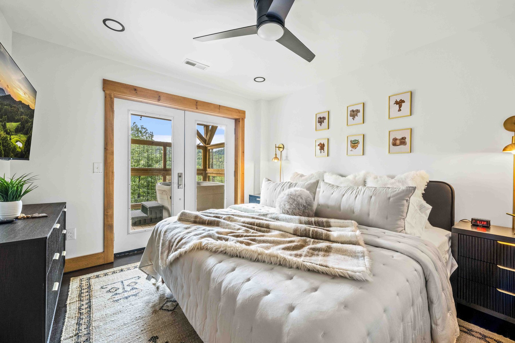 The Smoky Reserve — Guest Bedroom