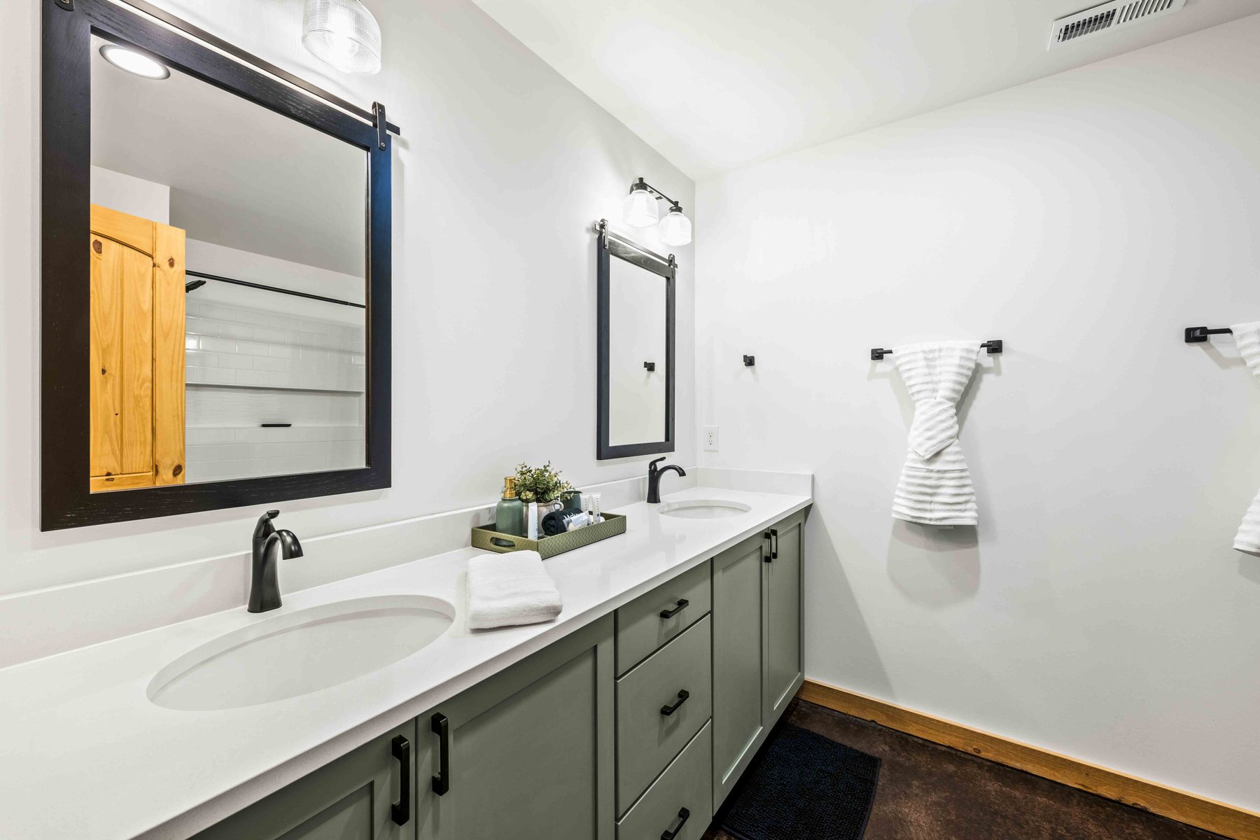 The Smoky Reserve — Guest Bathroom