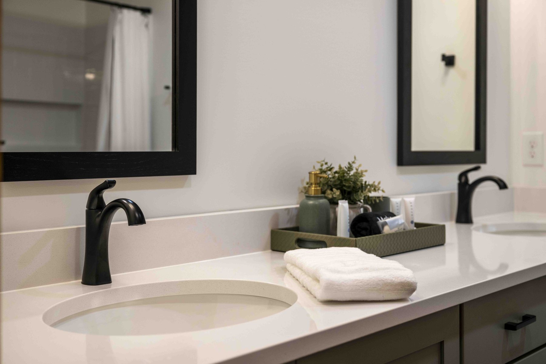 The Smoky Reserve — Guest Bathroom