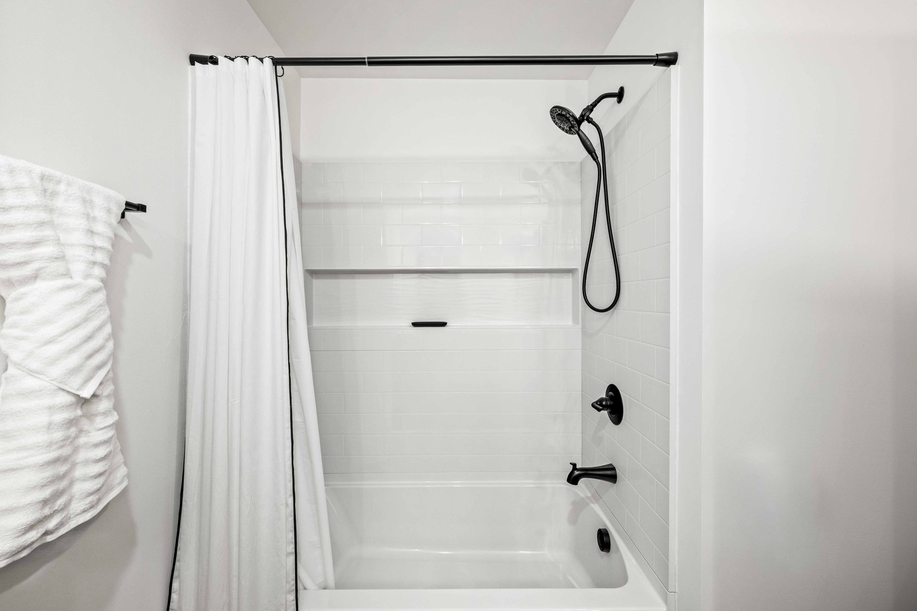 The Smoky Reserve — Guest Bathroom