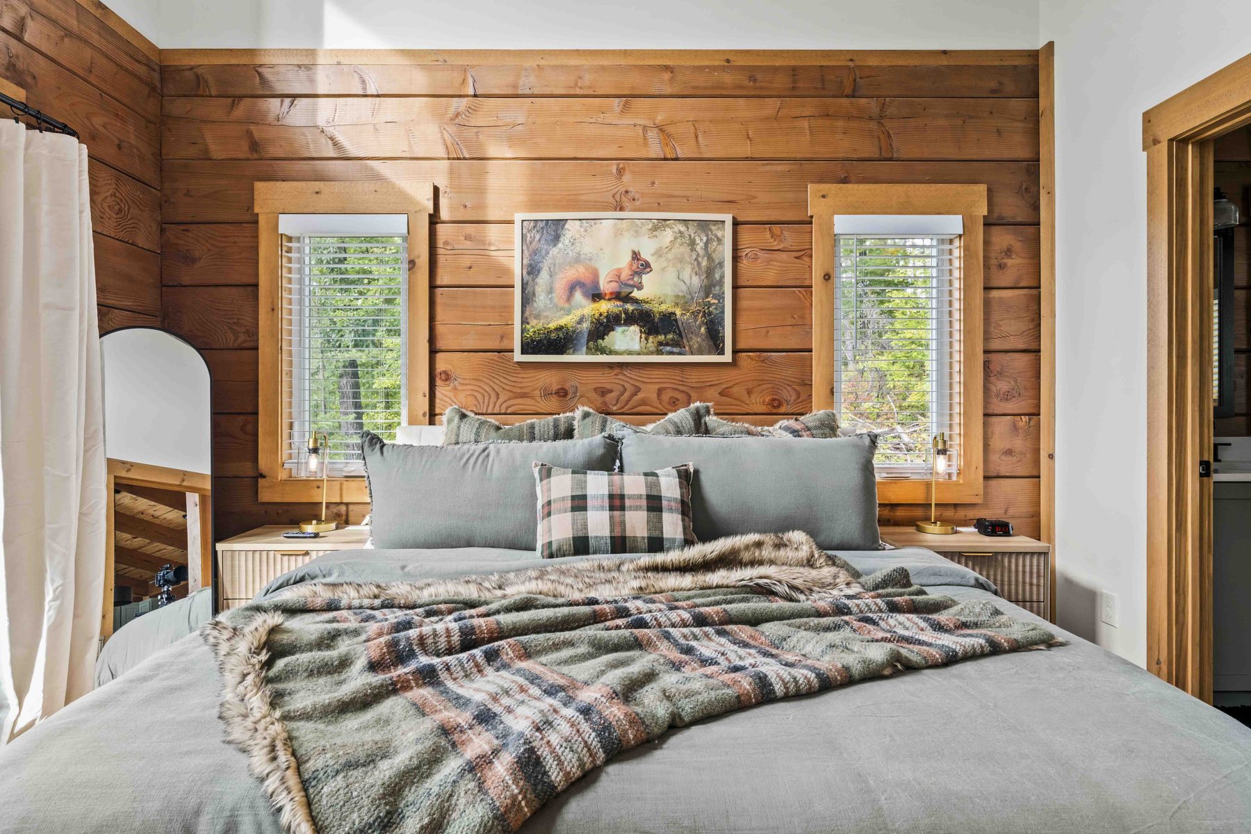 The Smoky Reserve — Primary Bedroom
