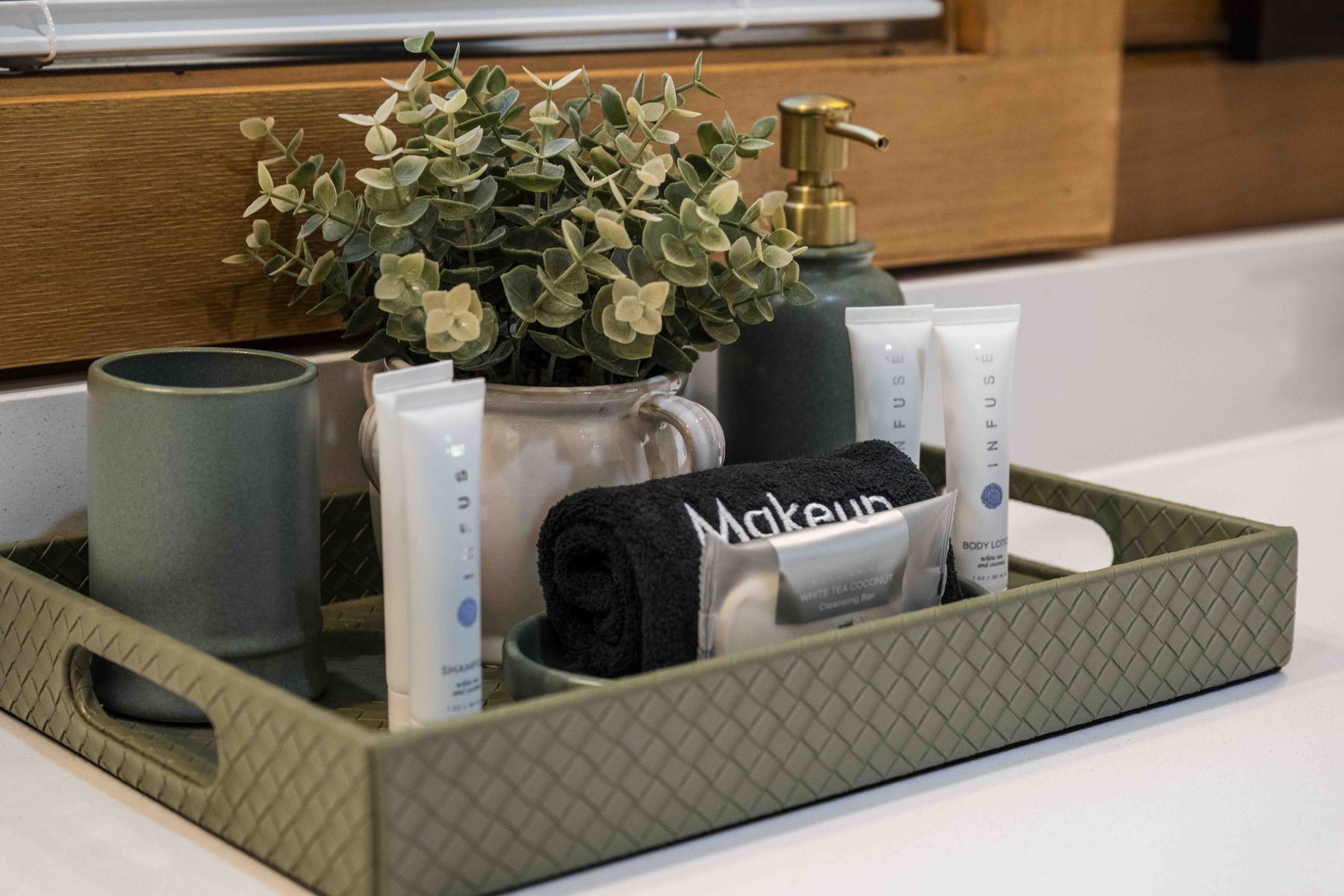 The Smoky Reserve — Primary Bathroom