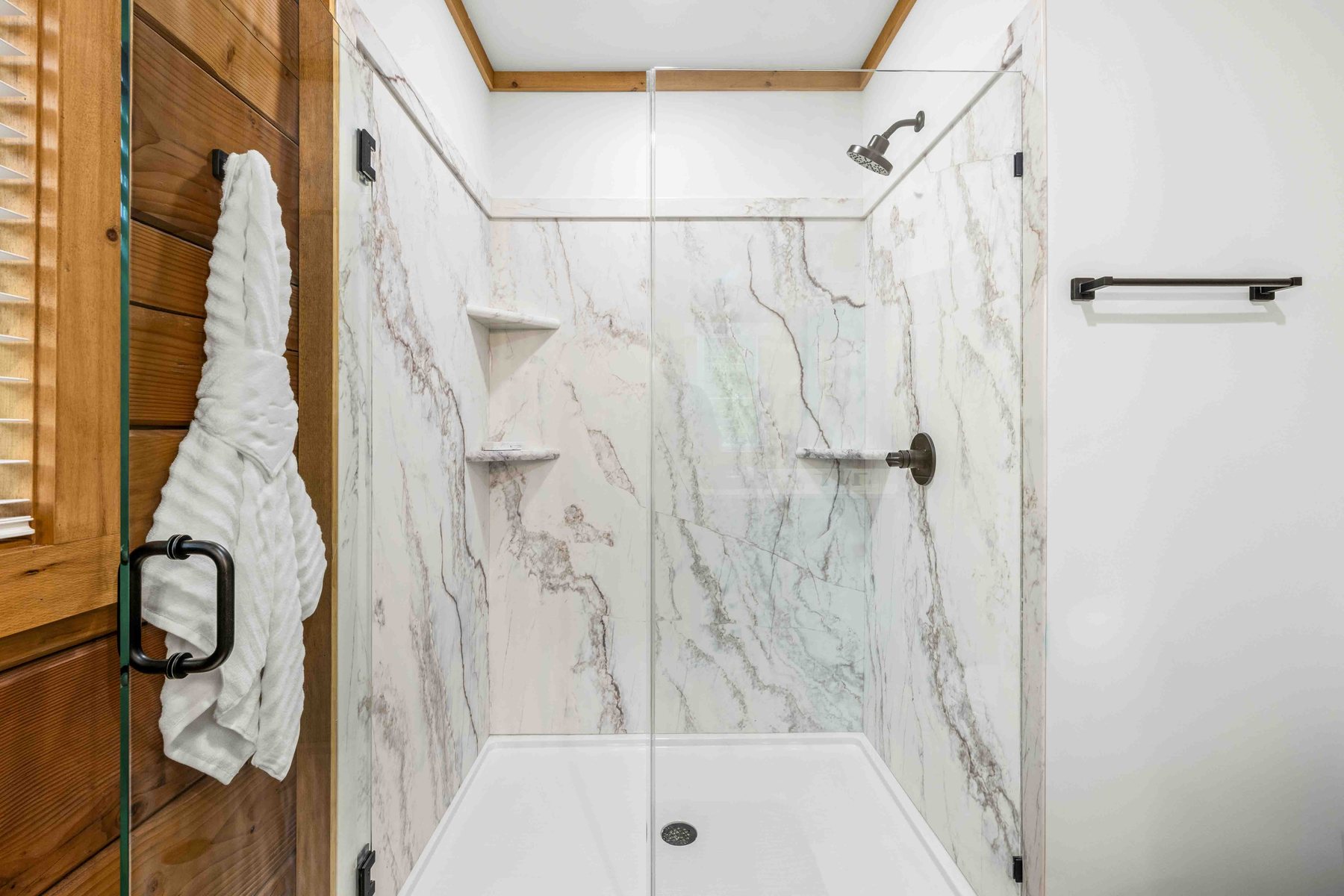 The Smoky Reserve — Primary Bathroom
