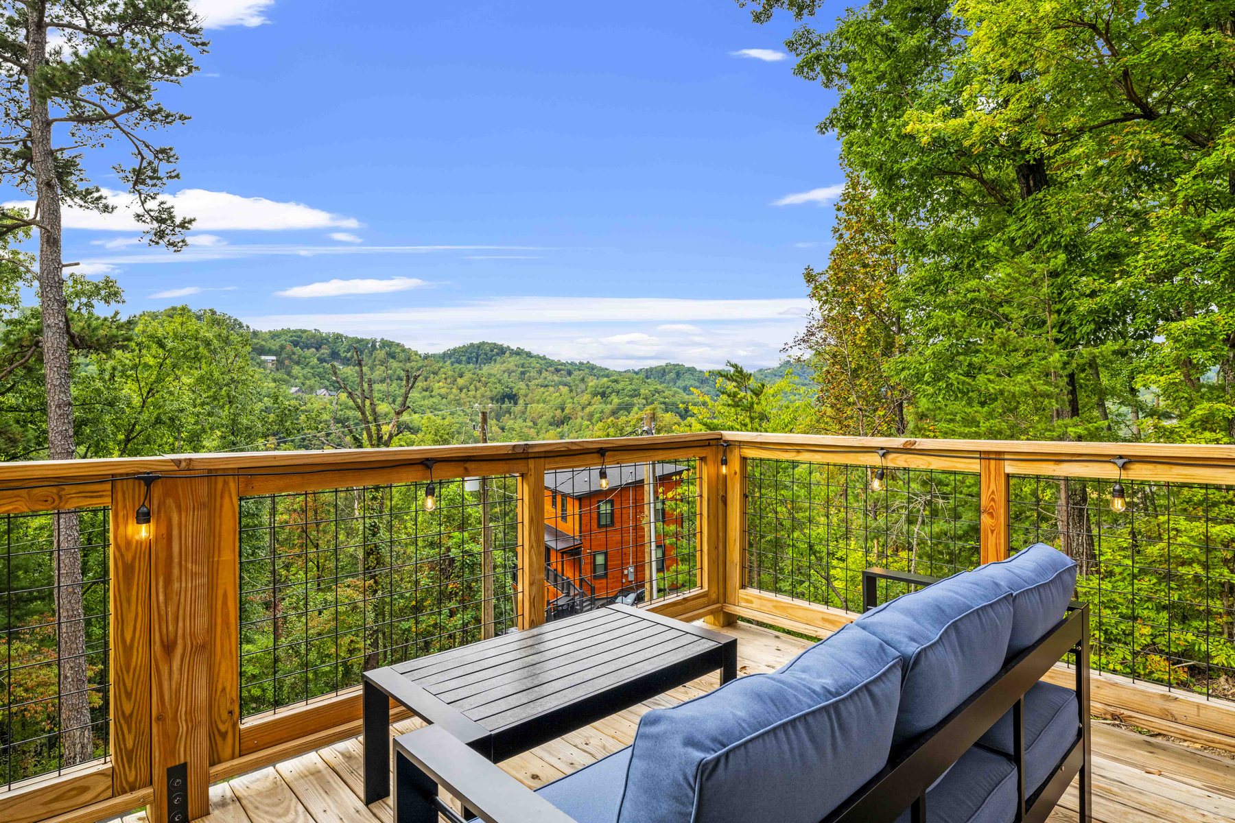 The Smoky Reserve — Deck & Mountain View
