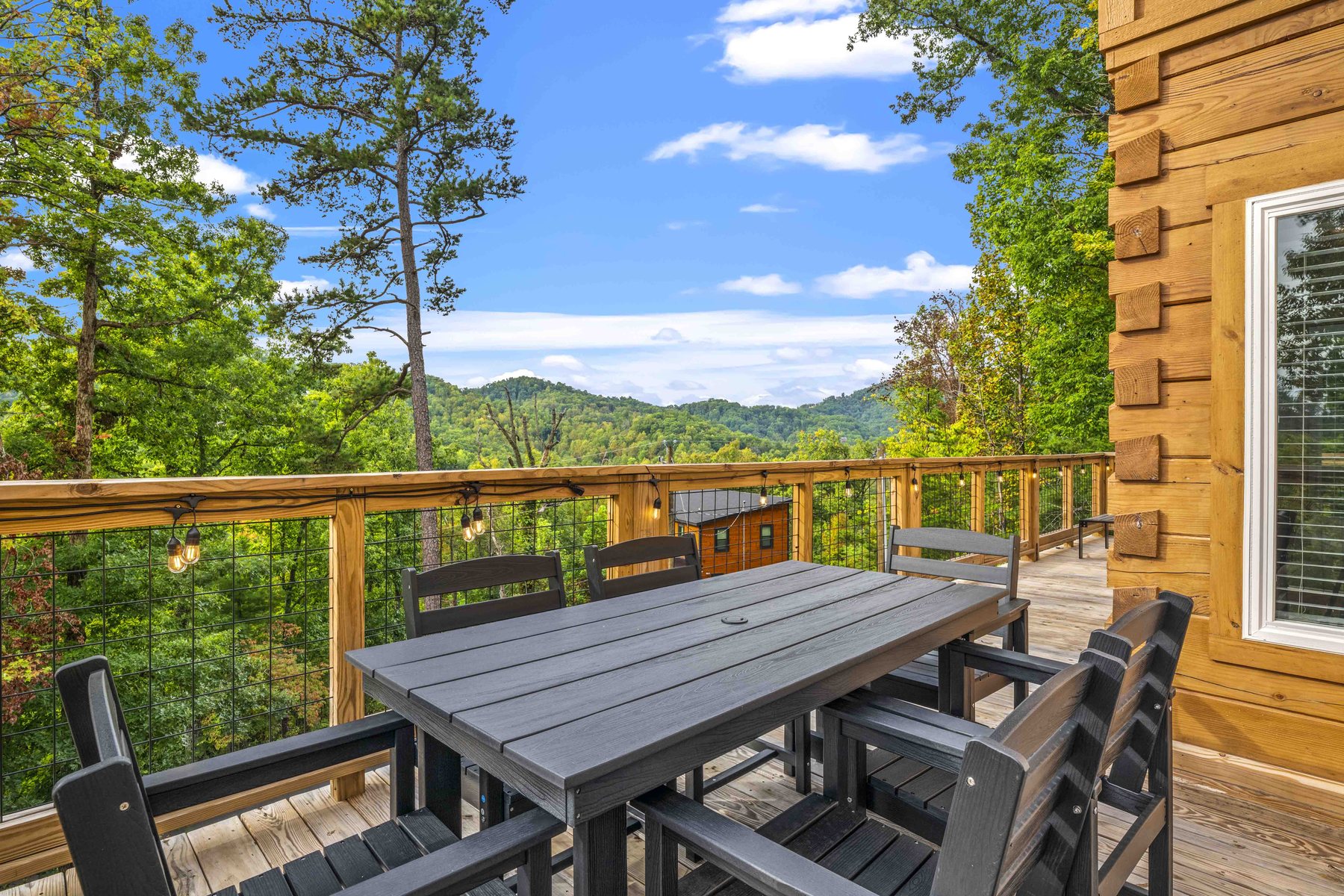 The Smoky Reserve — Deck & Mountain View